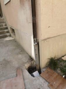 Wasseraustritt am Mauerwerk