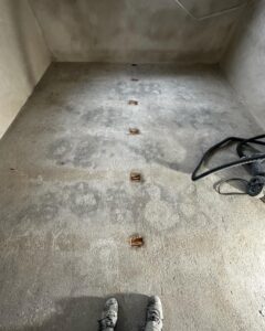 Ablauf Bodenbeschichtung für Garage und KellerBeschädigter Boden