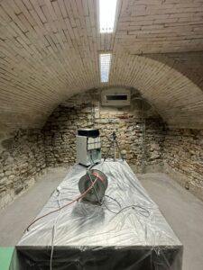 Denkmalschutz Sanierung eines Gewölbekeller mit Mauerentfeuchtung und Schimmelreset