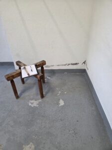 Oberflächenschutz bei feuchten Böden Altbau