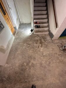 Boden Beschichtung im Altbau bei Feuchtigkeit benötigen einen mehrfachen Systemaufbau