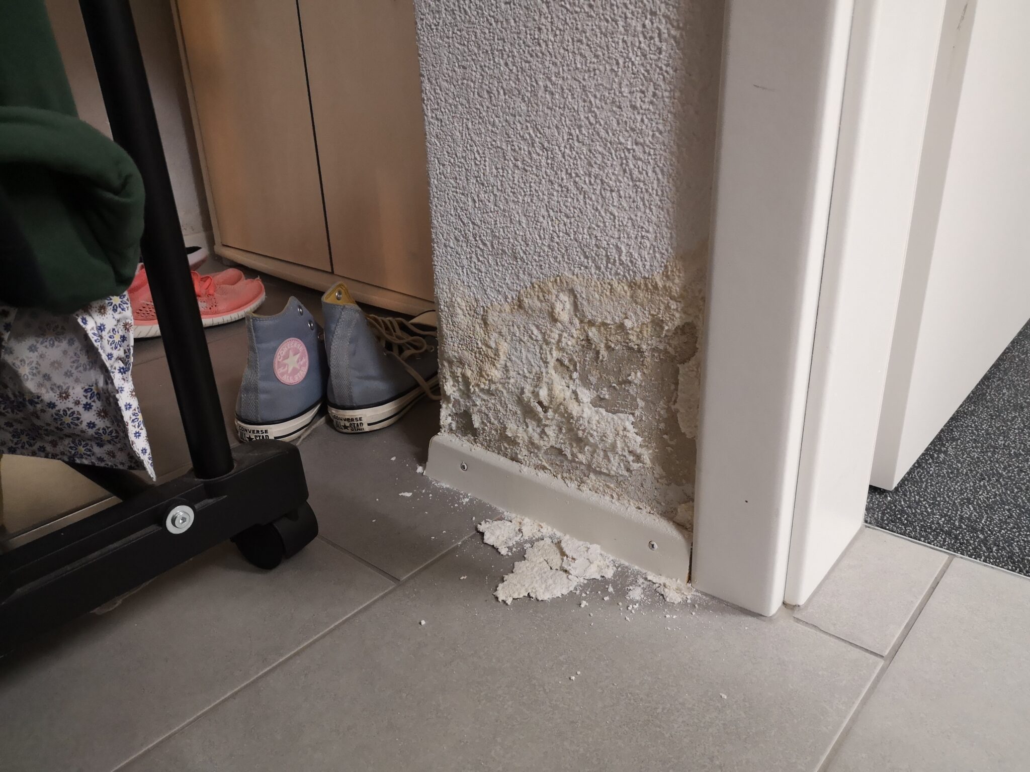 Feuchteschäden Versicherung: Wann zahlt wer? (Schweiz)