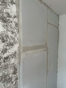 Nach dem Schimmelreset erfolgt die Oberflächen Temperaturerhöhung mit mineralischen Dämmplatten