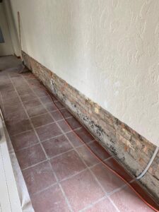 Mauerentfeuchtung Horizontalabdichtung wirkt gegen aufsteigende Feuchtigkeit