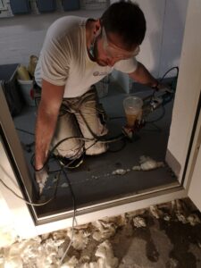 Injektionstechnik Betonabdichtung beschreibt ein Verfahren, bei dem spezielle Injektionsstoffe unter Druck eingebracht werden.