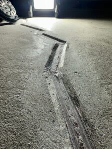 Fugen ausarbeiten und reprofiliert aufbauen besonders Risse Betonboden Garage