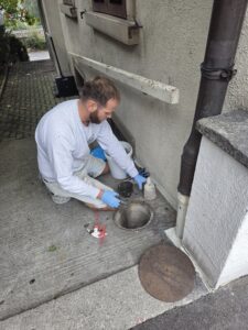 Bei Wassereintritt im Keller sind Dachabwasser vorab zu prüfen