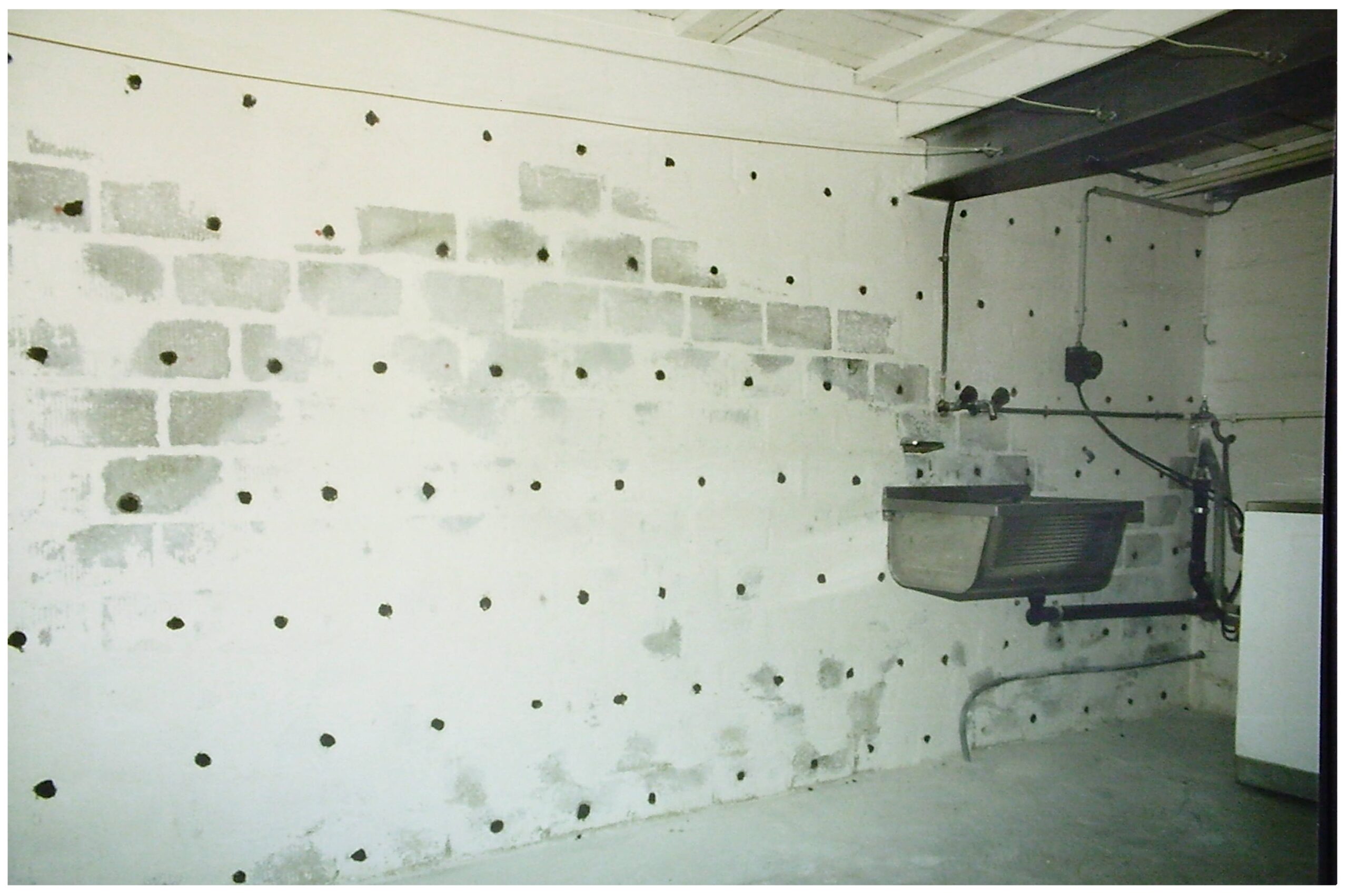 Mauerentfeuchtung mit Silikonmikroemulsion Mauerentfeuchtung mit Silikonmikroemulsion