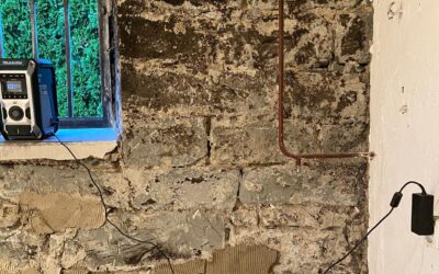 Sandsteinmauer entfeuchten: 3 effektive Wege für dauerhafte Trockenheit