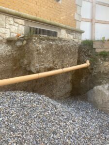 Den Keller aussen aufgraben bedeutet umfangreiche Erdarbeiten, hohe Kosten und eine lange Bauzeit