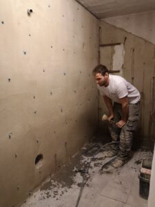 Kellerwand sanieren, Langfristige Feuchtigkeit im Mauerwerk führt zu verschiedenen Problemen