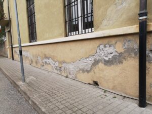 Feuchte Wände im Erdgeschoss sind ein verbreitetes Problem in Schweizer Häusern