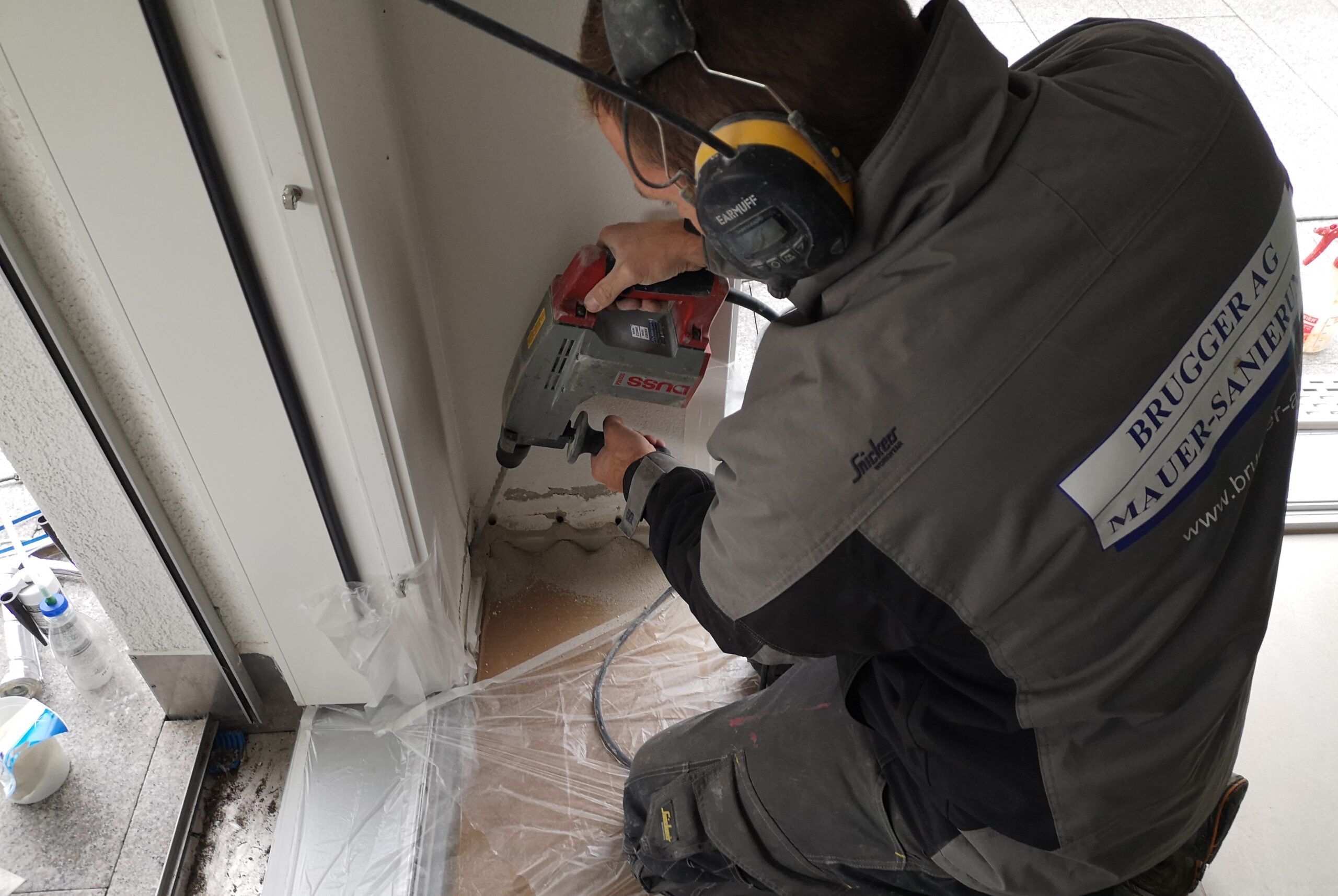 Die Bohrlochinjektion ist eine effektive Methode zur nachträglichen Erstellung einer Horizontalsperre gegen aufsteigende Feuchtigkeit