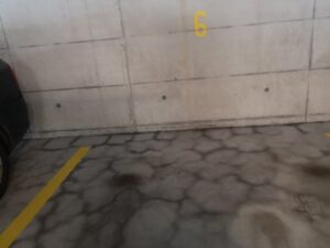 Einen Betonboden beschichten bedeutet, ihm einen robusten Schutzfilm zu verleihen