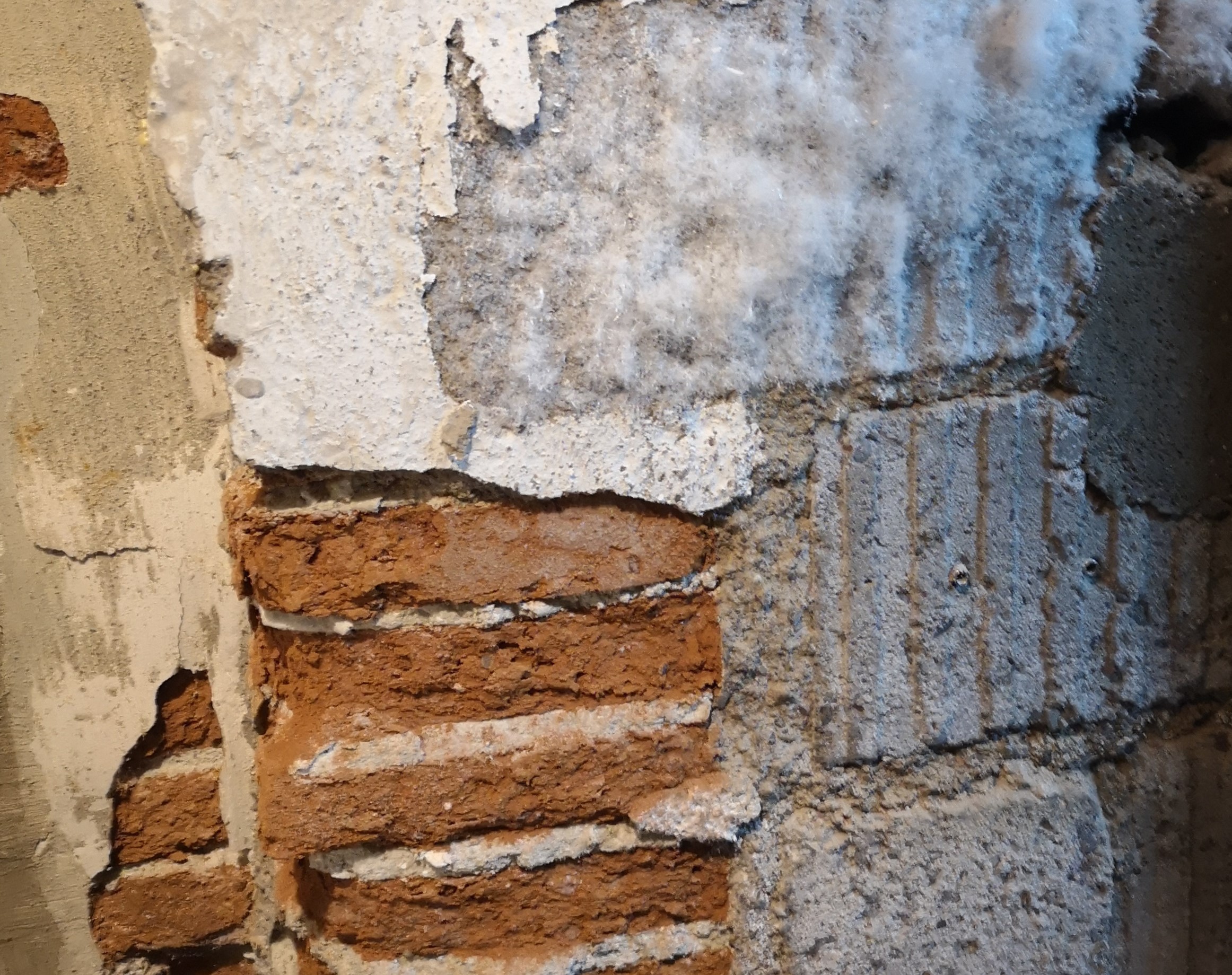 Kapillarwirkung im Mauerwerk.