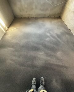 Betonbeschichtung im Keller 3 Boden Zwischenbeschichtung
