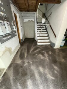 Damit die Polyurethan Beschichtung Beton optimal haftet ist die Vorbereitung des Untergrunds entscheidend