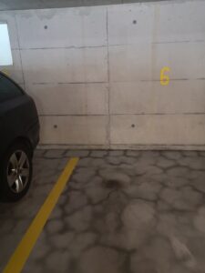 Beton Imprägnierung schützt Betonflächen an Wand und Boden dauerhaft vor Feuchtigkeit, Chloriden, Moosbildung