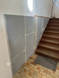 Mineralische Materialien kommen zum Einsatz.