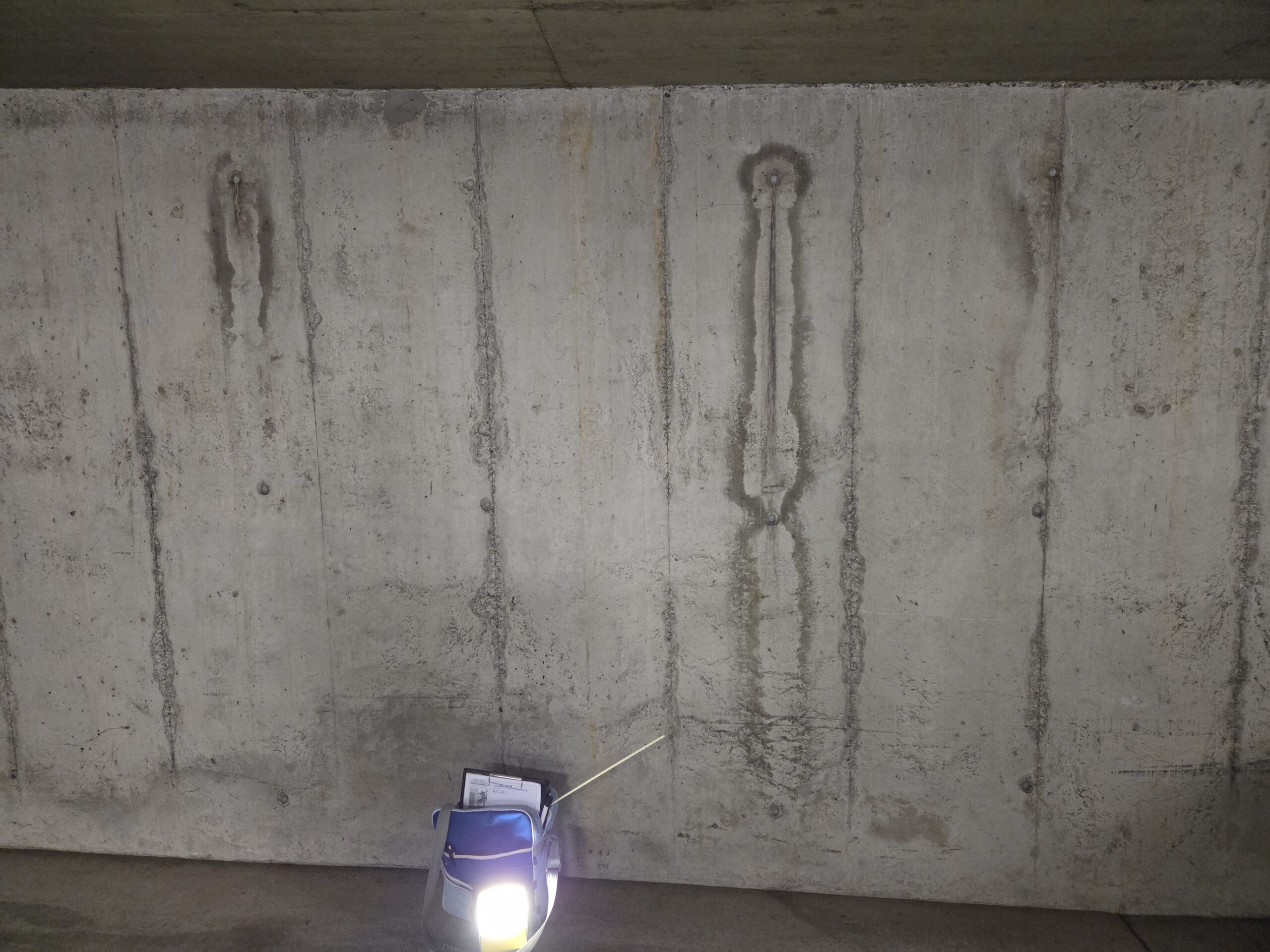 Nach einer erfolgreichen Betonsanierung ist die Hydrophobierung Beton nach Sanierung ein entscheidender Schritt Nach einer erfolgreichen Betonsanierung ist die Hydrophobierung Beton nach Sanierung ein entscheidender Schritt