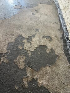 Betonfarben können nicht dauerhaft überbrücken oder abdichten